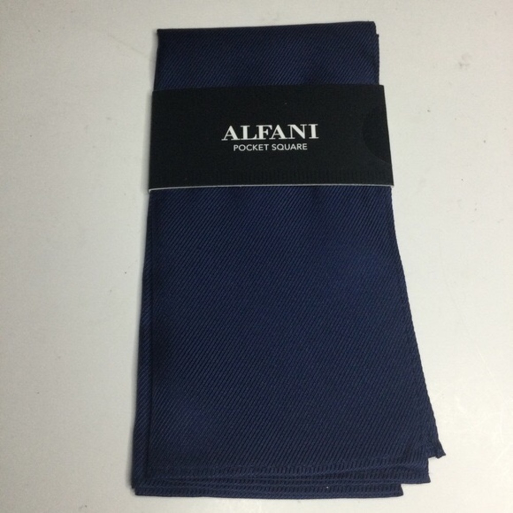 ALFANI SILK POCKET SQUARE BLUE NWT
12” x 12”